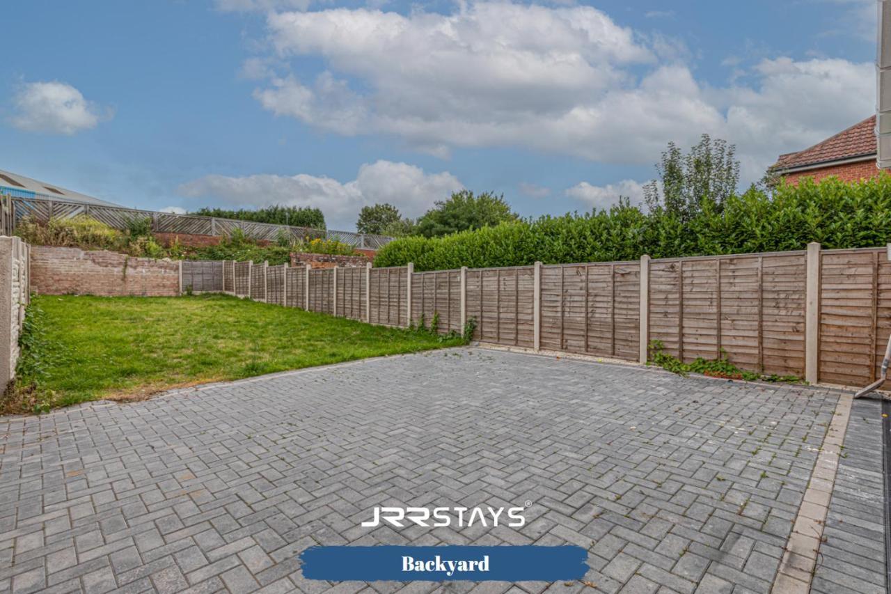 Tipton 3 Bedroom House Garden Sleeps 7 - Jrr Stays Coseley Exterior foto